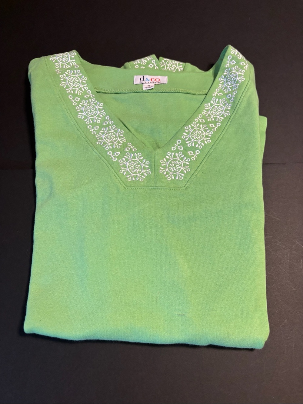 NWOT Denim & Co. Green V-Neck Long Sleeve Top w/ White Embroidery 2X